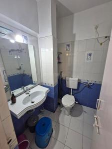 Bathroom Image of 1000 Sq.ft 2 BHK Apartment / Flat for rent in Kalyani Nagar Pune for Rs. 42000