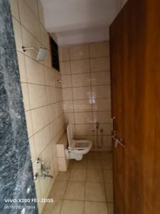 Bathroom Image of 1620 Sq.ft 3 BHK Apartment / Flat for rent in New Gold Coin Apartment, Sarkhej Ahmedabad for Rs. 25000