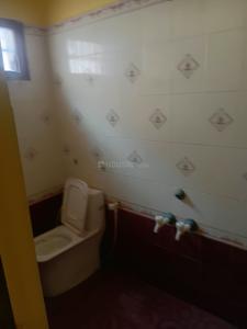 Bathroom Image of 1050 Sq.ft 2 BHK Independent House for rent in Sunnambu Jeebi Hosur for Rs. 15000