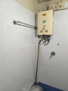 Bathroom Image of 400 Sq.ft 1 RK Apartment / Flat for rent in Shukrawar Peth Pune for Rs. 20000