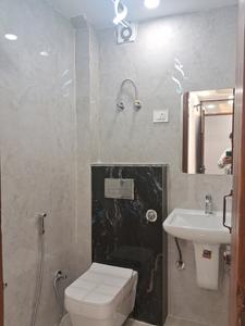 Common Bathroom Image of 600 Sq.ft 2 BHK Builder Floor for rent in Dwarka Mor New Delhi for Rs. 25000