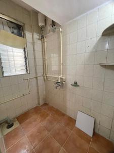Bathroom Image of 550 Sq.ft 1 BHK Apartment / Flat for sale in Andheri West Mumbai for Rs. 16000000