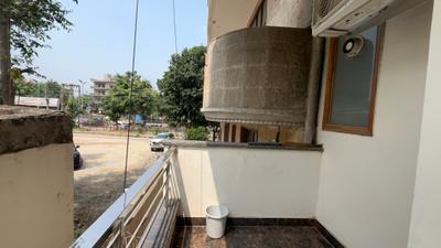 Balcony Image of 1000 Sq.ft 1 BHK Builder Floor for rent in Sector 27 Gurgaon for Rs. 35000