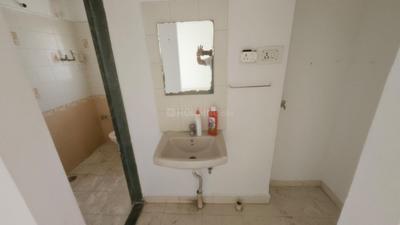 Bathroom Image of 1450 Sq.ft 3 BHK Apartment / Flat for rent in Karan Greens, Warje Pune for Rs. 38000