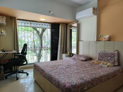 Bedroom Image of 900 Sq.ft 2 BHK Apartment / Flat for sale in Vile Parle West Mumbai for Rs. 40000000