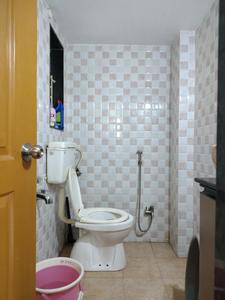 Common Bathroom Image of 700 Sq.ft 1 BHK Apartment / Flat for sale in Kalwa Thane for Rs. 8000000