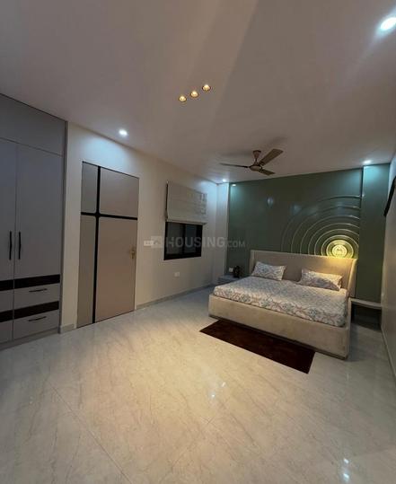 Saya Zion Main Image 1