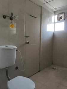 Common Bathroom Image of 1185 Sq.ft 3 BHK Apartment / Flat for rent in Gaur City 7th Avenue, Noida Extension Greater Noida for Rs. 26000