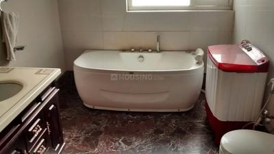 Bathroom Image of 700 Sq.ft 1 BHK Builder Floor for rent in  RWA East Of Kailash SFS Flats, East Of Kailash New Delhi for Rs. 50000