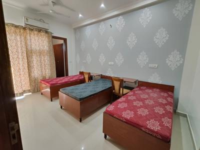 Bedroom Image of Paradise Stay Girls PG Greater Noida in Sector 17A, Greater Noida