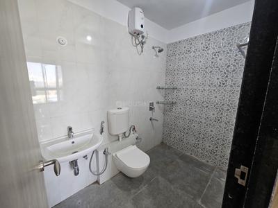 Bathroom Image of 600 Sq.ft 2 BHK Apartment / Flat for rent in Dadar East Mumbai for Rs. 72000