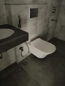 Common Bathroom Image of 1650 Sq.ft 3.5 BHK Apartment / Flat for sale in Lodha Bellagio, Powai Mumbai for Rs. 64500000