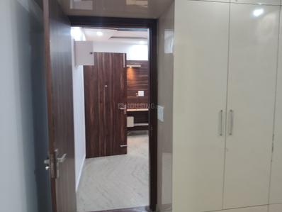 Bedroom Image of 1400 Sq.ft 3 BHK Builder Floor for rent in Preet Vihar New Delhi for Rs. 35000