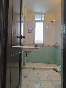 Common Bathroom Image of 2000 Sq.ft 3 BHK Apartment / Flat for rent in Mahagun Mansion Phase 1 and 2, Indirapuram Ghaziabad for Rs. 38500