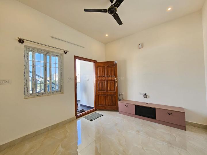 Home track Bedroom 1