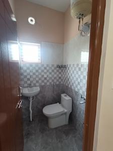 Bathroom Image of 700 Sq.ft 1 BHK Independent House for rent in Varanasi Bengaluru for Rs. 12000