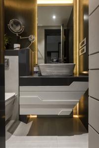 Bathroom Image of 1300 Sq.ft 3 BHK Apartment / Flat for sale in Khar West Mumbai for Rs. 70000000