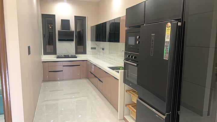 Heerawala Main Image 1