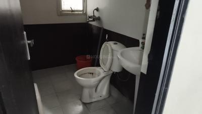 Bathroom Image of 750 Sq.ft 1 BHK Apartment / Flat for rent in Panchsheel Wellington, Crossings Republik Ghaziabad for Rs. 15000