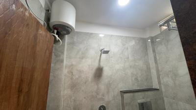 Bathroom Image of 650 Sq.ft 1 BHK Apartment / Flat for rent in Scheme No 114 Indore for Rs. 21000