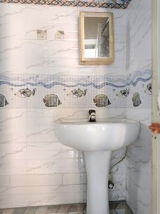 Common Bathroom Image of 1000 Sq.ft 2 BHK Apartment / Flat for rent in Santragachi Howrah for Rs. 14000