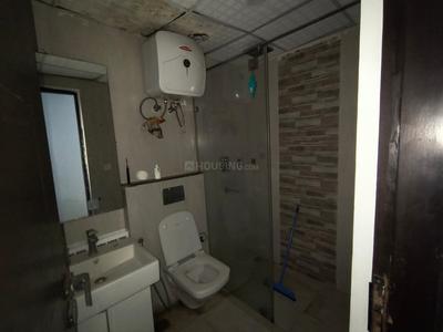 Bathroom Image of 1380 Sq.ft 2 BHK Apartment / Flat for rent in Supertech Supernova, Sector 94 Noida for Rs. 60000