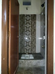 Common Bathroom Image of 1300 Sq.ft 3 BHK Builder Floor for rent in Kachiguda Hyderabad for Rs. 18000