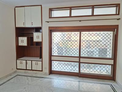 Bedroom Image of 1800 Sq.ft 3 BHK Builder Floor for rent in Uday Park New Delhi for Rs. 90000