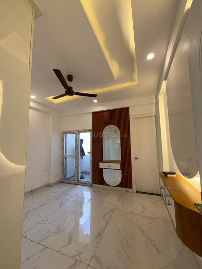 Aadavan  Main Image 1