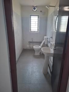 Bathroom Image of 1000 Sq.ft 2 BHK Apartment / Flat for rent in Uzan Bazar Guwahati for Rs. 20000