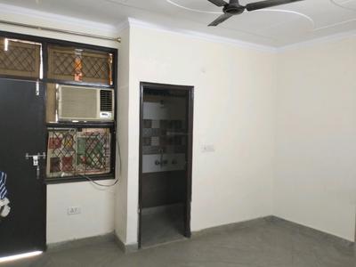 Bedroom Image of 900 Sq.ft 3 BHK Builder Floor for rent in Patparganj New Delhi for Rs. 25000