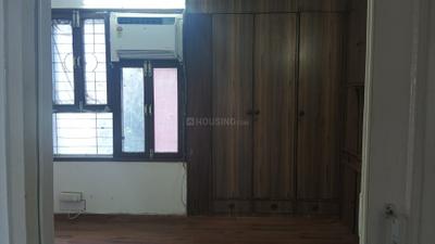 Bedroom Image of 1350 Sq.ft 2 BHK Apartment / Flat for rent in Sarva Priya Apartments, Hauz Khas New Delhi for Rs. 75000