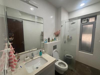 Bathroom Image of 1000 Sq.ft 2 BHK Apartment / Flat for sale in Hiranandani Meadows, Thane West Thane for Rs. 18700000