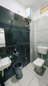 Bathroom Image of 600 Sq.ft 1 BHK Apartment / Flat for rent in Mahalakshmi Nagar Indore for Rs. 20000