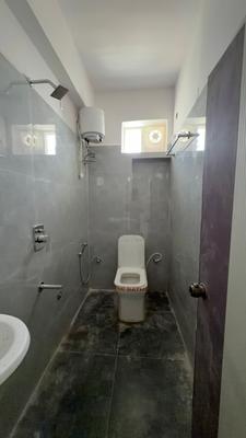 Bathroom Image of 720 Sq.ft 1 BHK Apartment / Flat for rent in Kondapur Hyderabad for Rs. 21000