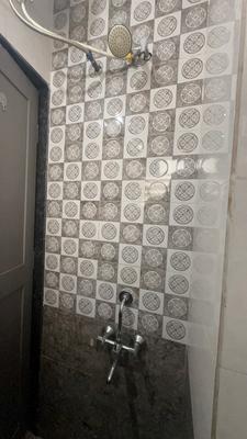 Bathroom Image of 600 Sq.ft 1 BHK Builder Floor for rent in Gokhalenagar Pune for Rs. 18200