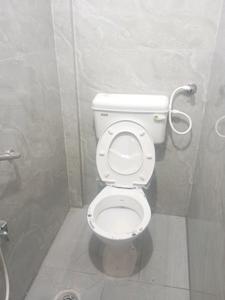 Common Bathroom Image of 1000 Sq.ft 2 BHK Apartment / Flat for sale in Hyderguda Hyderabad for Rs. 7000000
