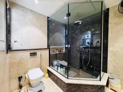 Bathroom Image of 7200 Sq.ft 9 BHK Villa for sale in Palam Vihar Gurgaon for Rs. 200000000
