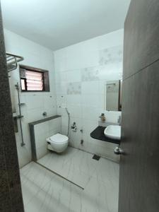Bathroom Image of 2800 Sq.ft 4 BHK Apartment / Flat for rent in Race Course Vadodara for Rs. 55000