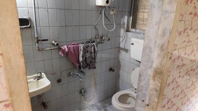 Bathroom Image of 350 Sq.ft 1 RK Studio for rent in Dahisar West Mumbai for Rs. 16500