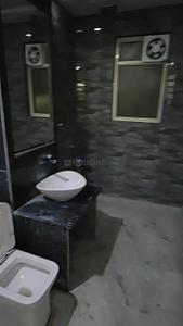Bathroom Image of 660 Sq.ft 1 BHK Builder Floor for rent in Hari Nagar New Delhi for Rs. 18000