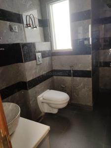 Bathroom Image of 1400 Sq.ft 3 BHK Builder Floor for rent in Mansarover Garden New Delhi for Rs. 55000