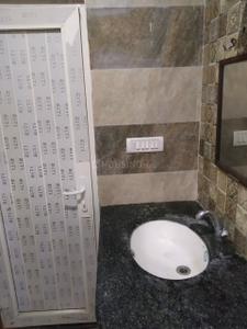 Bathroom Image of 600 Sq.ft 1 BHK Apartment / Flat for rent in Savitri Niwas, Mahmoorganj Varanasi for Rs. 14000