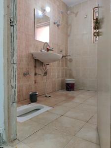 Common Bathroom Image of 1050 Sq.ft 2.5 BHK Apartment / Flat for rent in UPAVP Ganga Yamuna And Hindon Enclave, Siddharth Vihar Ghaziabad for Rs. 28000