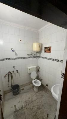 Bathroom Image of 1080 Sq.ft 2 BHK Independent House for rent in Patel Nagar New Delhi for Rs. 28000