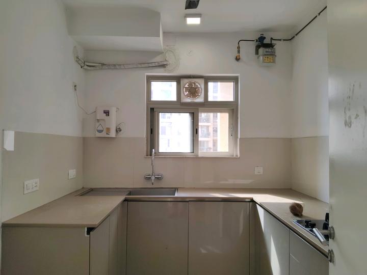 Lodha Luxuria Priva Main Image 1