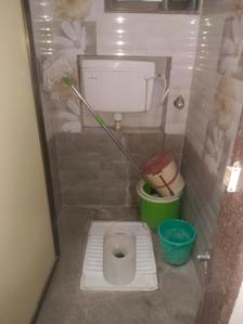 Common Bathroom Two Image of 525 Sq.ft 1 BHK Apartment / Flat for sale in Lokhandwala Alica Nagar, Kandivali East Mumbai for Rs. 12000000