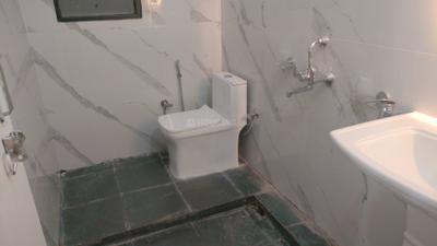 Bathroom Image of 900 Sq.ft 1 BHK Independent House for rent in Sector 46 Gurgaon for Rs. 36000