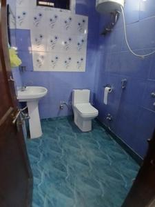Bathroom Image of 900 Sq.ft 1 BHK Builder Floor for rent in Sector 46 Gurgaon for Rs. 24000