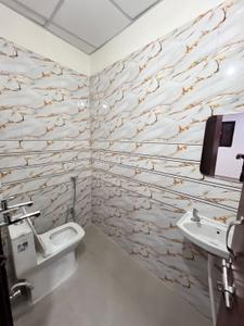 Bathroom Image of 1500 Sq.ft 1 RK Apartment / Flat for rent in Sector 17 Gurgaon for Rs. 18000